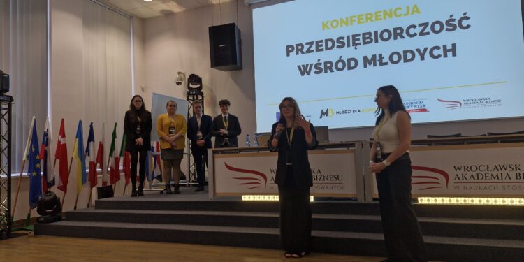 Młodzi dla Biznesu inspirują i uczą